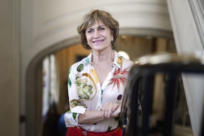 Evelyn Matthei se tiñe el pelo verde para despedir el 2020