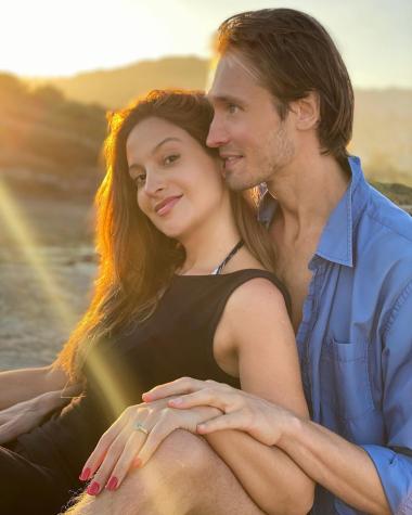 Daniela Palavecino y su esposo impactan posando totalmente desnudos