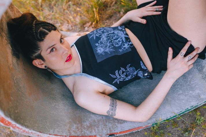Valentina Marinkovic lanza su nuevo videoclip “Adentro de mí”