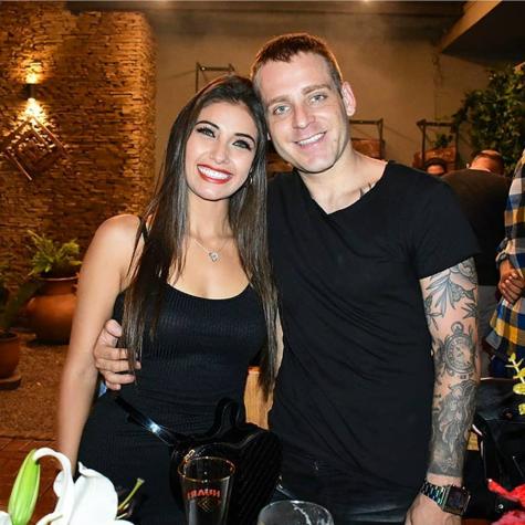 Felipe Camus saca aplausos por polera con su polola estampada