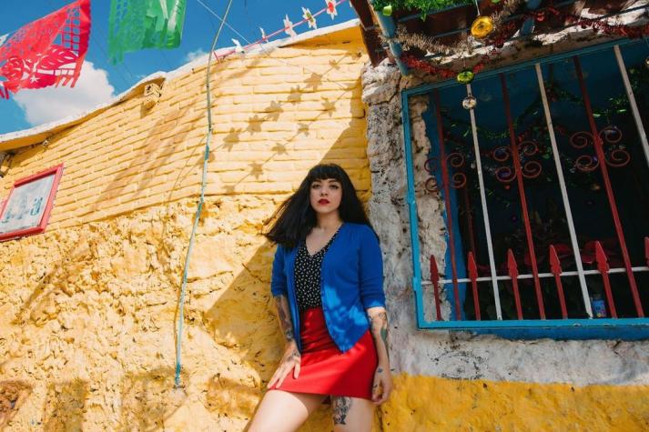 ¿Es su novio? Mon Laferte genera confusión en el día del amor