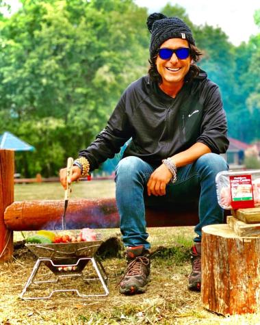 ¿Son pololos? Foto de Claudio Iturra y conocida influencer que genera confusión