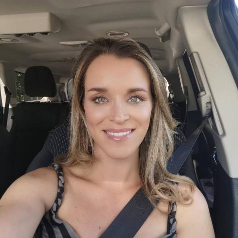 Carla Zunino y su hermana posan mostrando sus pancitas de embarazo