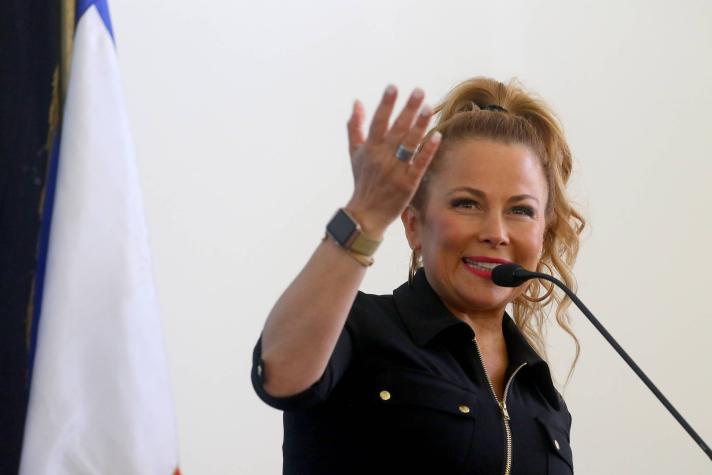 Cathy Barriga le da la bienvenida al otoño y se muestra en bikini