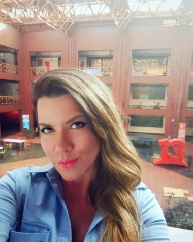 Carlalí Villalba reaparece en Canal 13 como notera en terreno