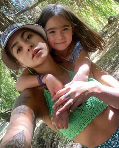 Camila Recabarren es elogiada por desnudo fotografiado por su hija