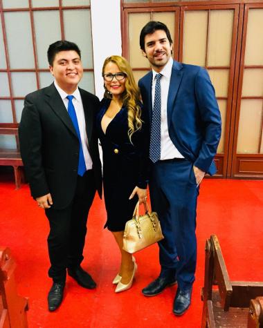 Cathy Barriga se ríe del corte de pelo que le hizo a su marido