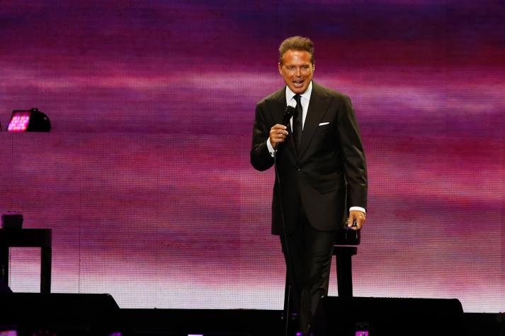 Hermano menor de Luis Miguel tuvo que ocultar su talento