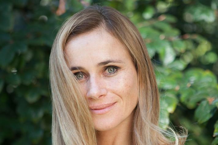 Amaya Forch se viste de ejecutiva para volver a las teleseries