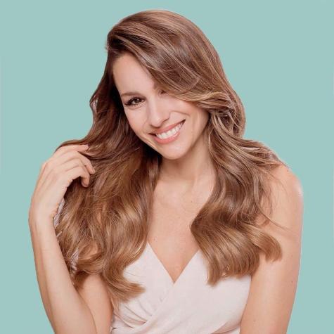 Pampita muestra su gran pancita con sutil desnudo