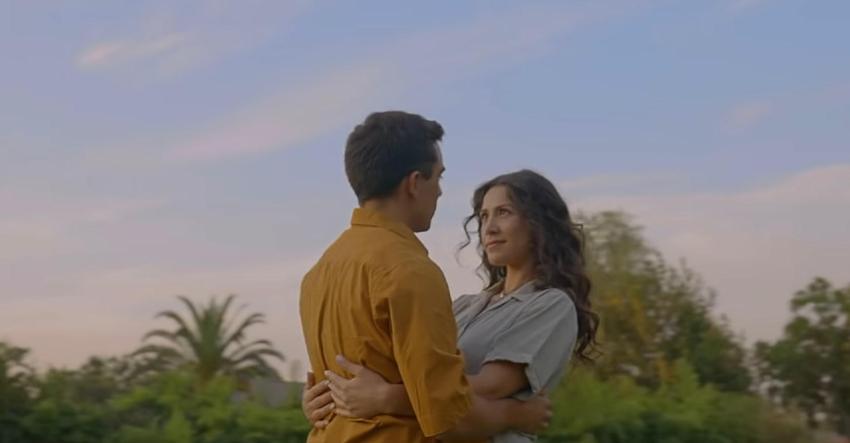 Loreto Aravena y Renato Jofré hacen de pareja de fantasmas en nuevo videoclip