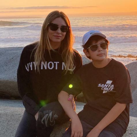 Carola Julio inició a su hijo de 11 años en el manejo de autos