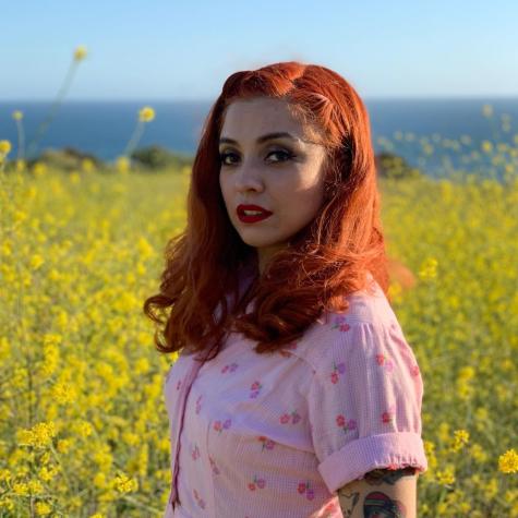 Mon Laferte muestra su pancita de embarazo por primera vez