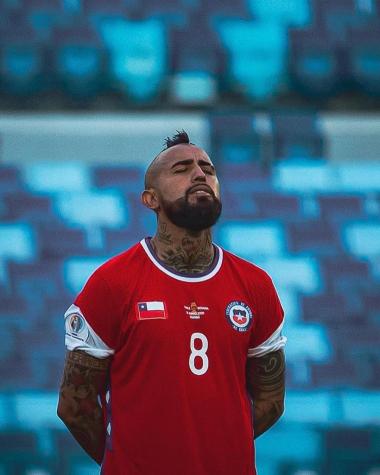 Arturo Vidal desata feroz polémica por saludo a su ex polola