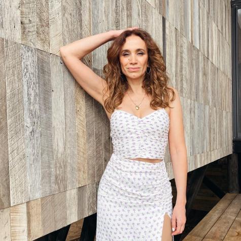 Alejandra Fosalba recibe el verano con escotado traje de baño