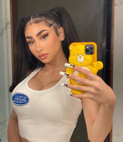 Paloma Mami luce sus curvas en traje de baño