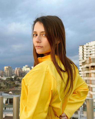 Magdalena Müller se luce con traje de baño regalado por colega