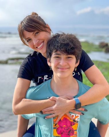 Hijo de Karen Bejarano impacta con drástico cambio de look