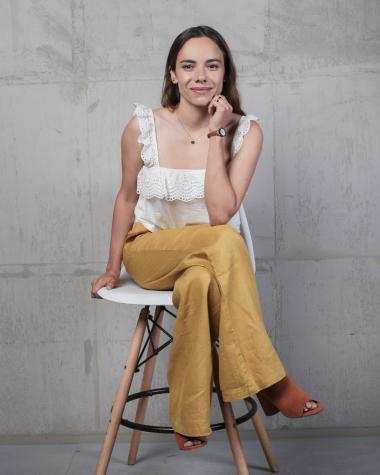 María Gracia Omegna promociona a artista con foto al natural