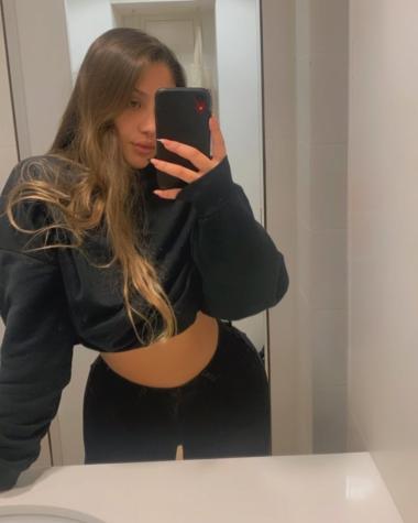 Trini Neira muestra su nuevo tatuaje en el pecho