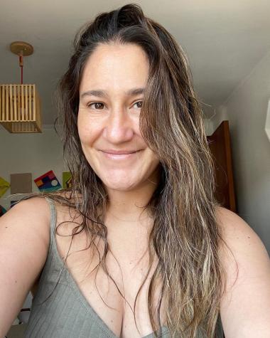 Belén Mora posa con su bebé de un mes para revelar nombre