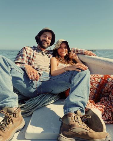 Josefina Montané y Pedro Campos oficializan romance con foto