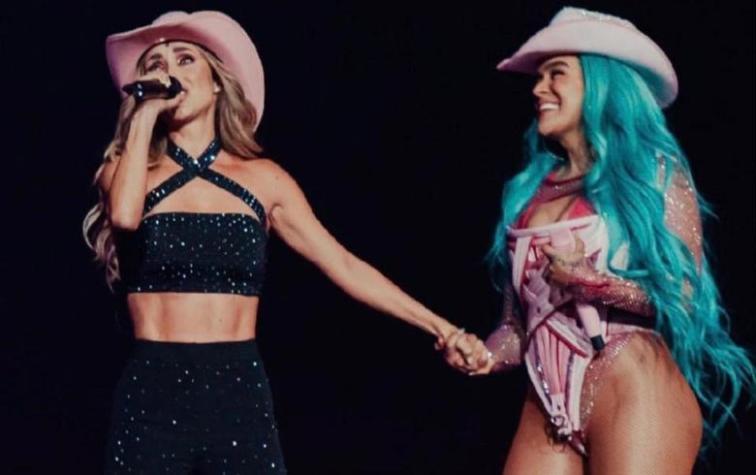 Mira el especial regalo que le entregó Karol G a Anahí tras cantar juntas