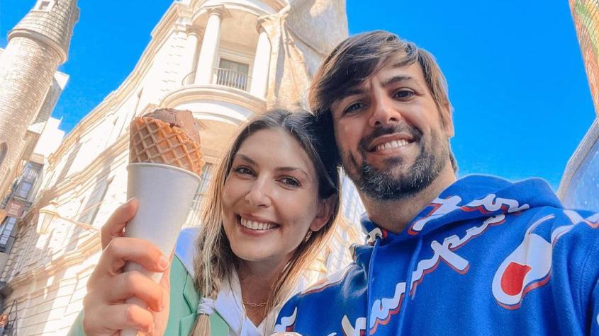 Eugenia Lemos y su pareja recrean romántica fotografía