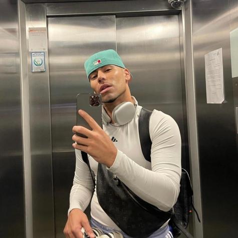"¡Ándate cabrito!": Raúl Peralta impacta con osado destape