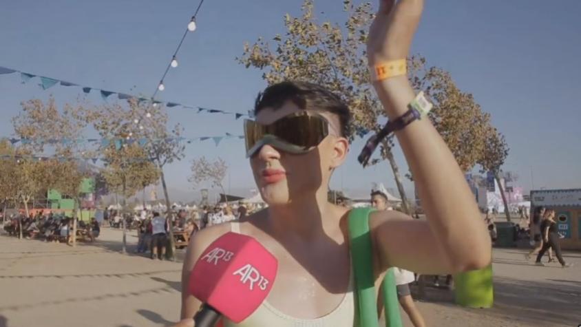 Reina de Chile saludando en el Lollapalooza