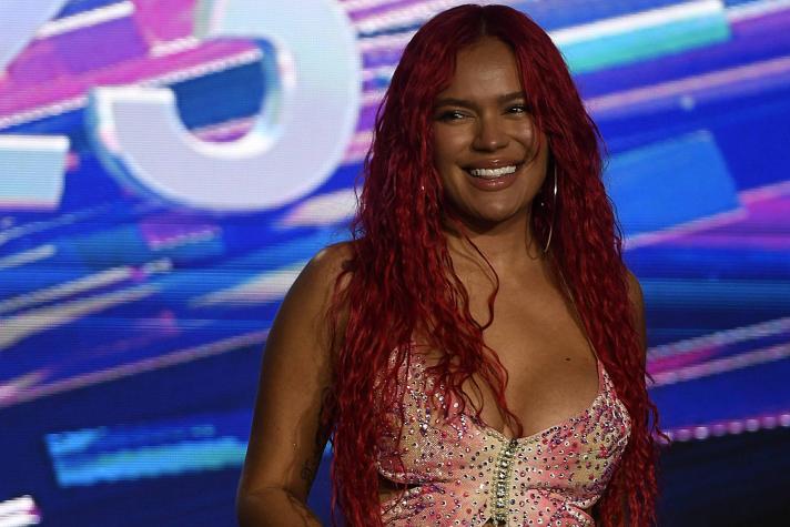 Karol G dejó atrás el pelo rojo: sorprendió con radical y aplaudido nuevo look
