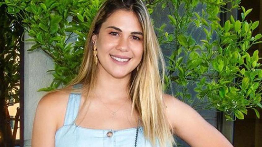  Laura Prieto generó críticas por grosero gesto en video