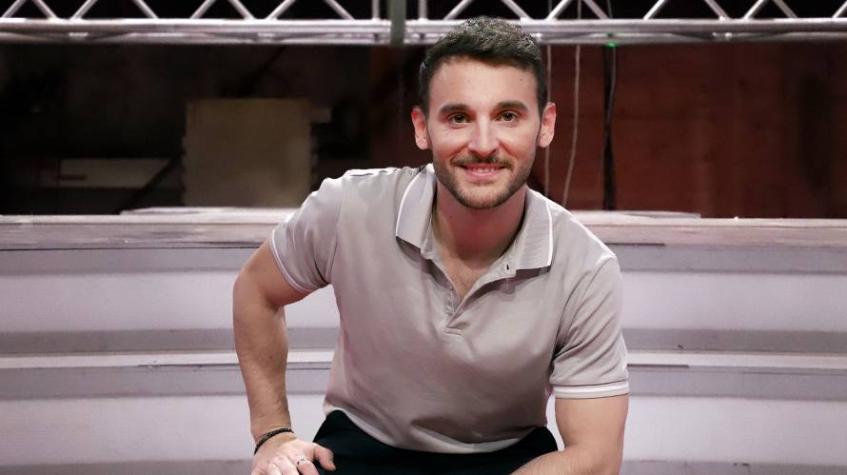 "Un dios griego": Tomás González impactó con postal al desnudo