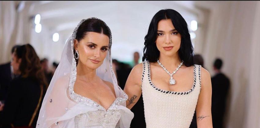 Dua Lipa y Penélope Cruz se roban las miradas en su ingreso a la Met Gala 2023