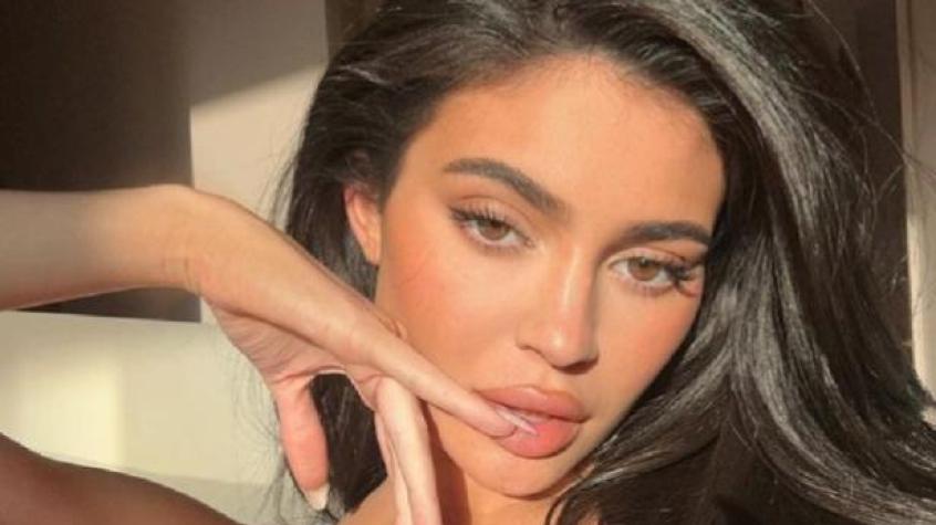 Kylie Jenner sorprende con look platinado: le llovieron los likes