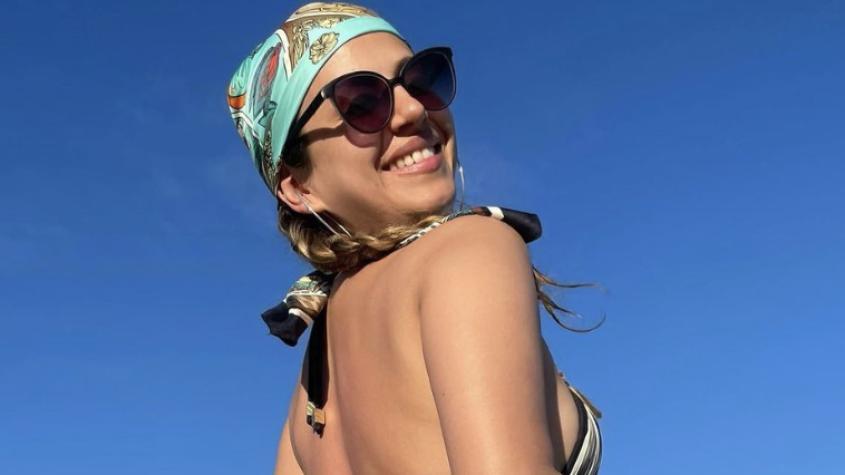 Karla Melo apostó por coqueta transparencia en su paso por la alfombra roja de los Premios Pulsar