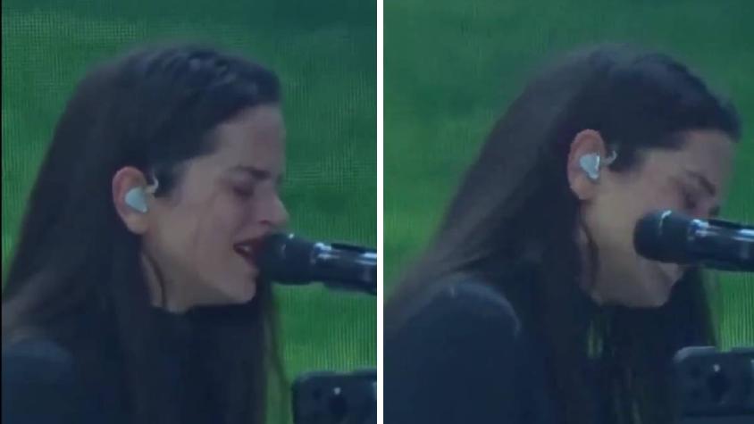 Rosalía llorando en su show