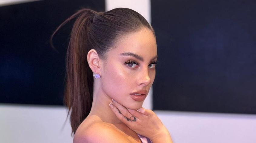 Ignacia Michelson publica foto semi desnuda desde el baño de un avión