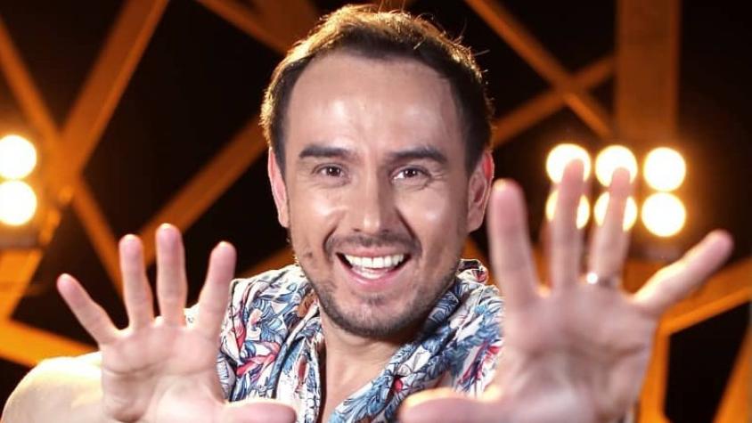 César Antonio Campos posa en redes sociales como Dios lo mandó al mundo