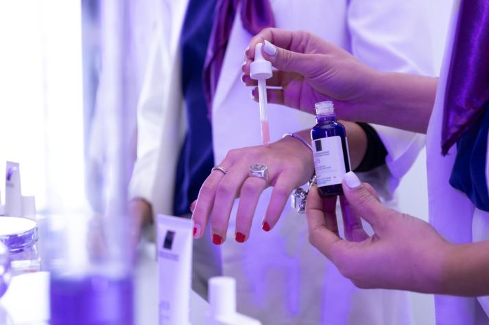 La Roche-Posay lanza innovador producto para combatir las manchas de la piel 