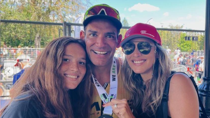 Cristián de la Fuente y Angélica Castro junto a su hija Laura. 