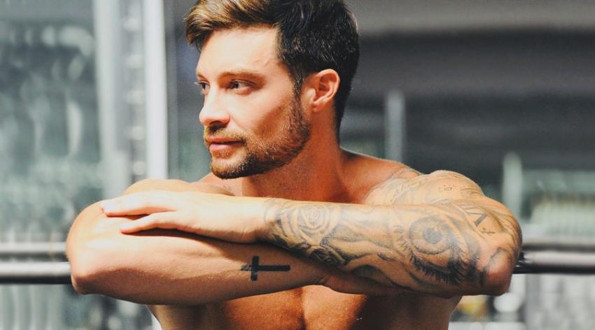Luis Mateucci es furor en redes sociales por foto al desnudo