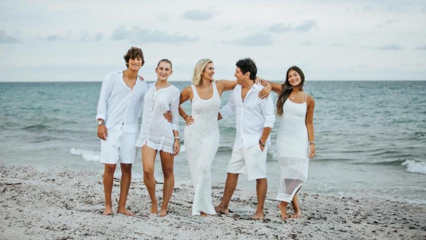 Iván Zamorano junto a su familia