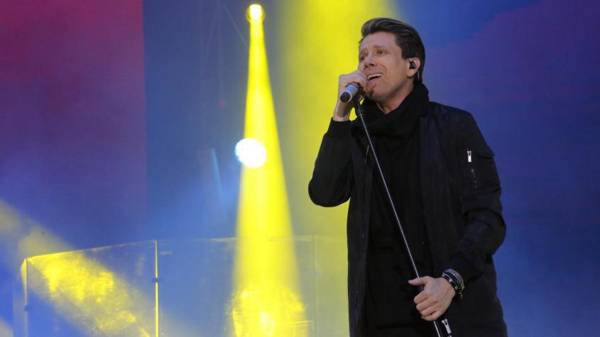 Altas temperaturas causan descompensación a Andrés de León: el cantante es auxiliado por transeúntes y fans