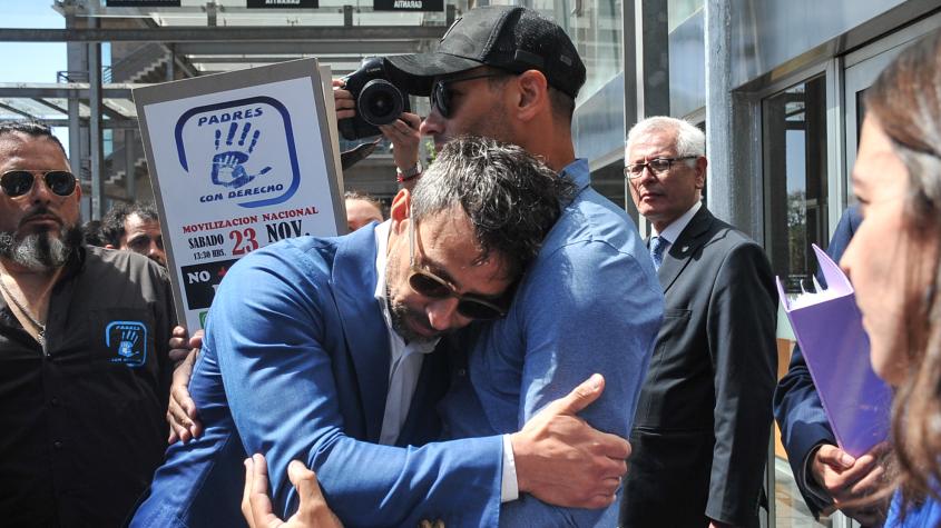 La emotiva reacción de Claudio Valdivia tras la salida de su hermano Jorge de la cárcel de Rancagua 